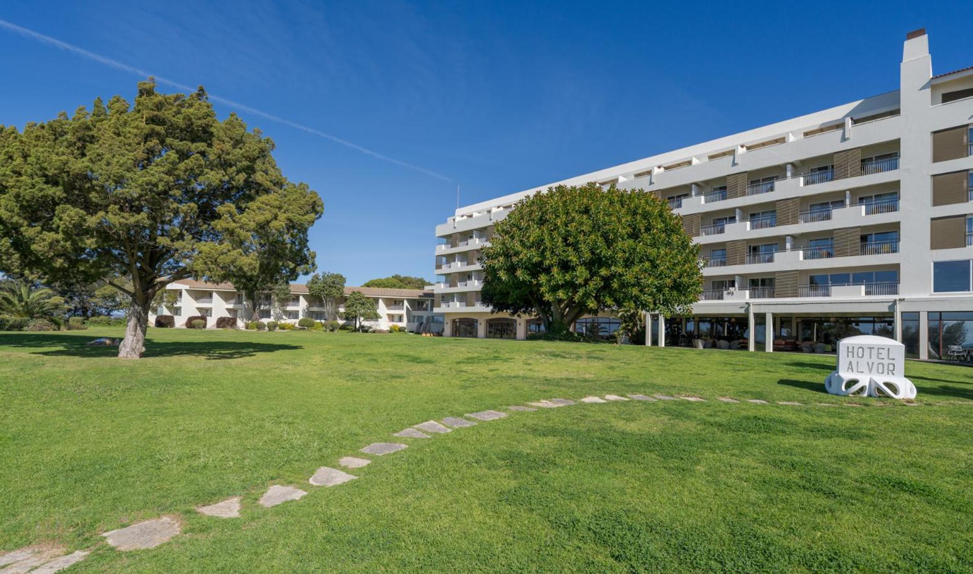 Pestana Alvor Praia Premium Beach & Golf Resort Exterior foto The Village Green
