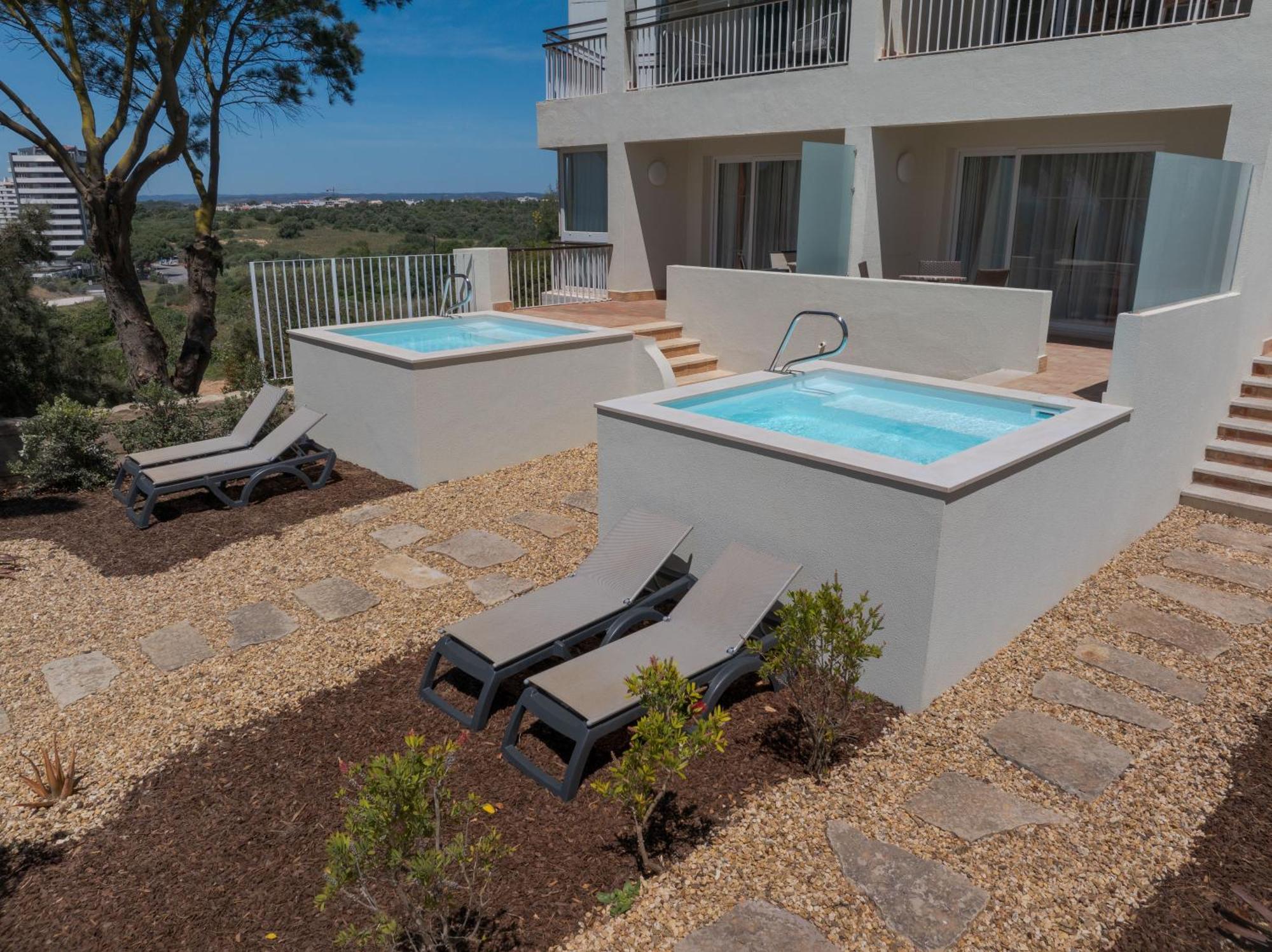 Pestana Alvor Praia Premium Beach & Golf Resort Exterior foto A private pool at a hotel